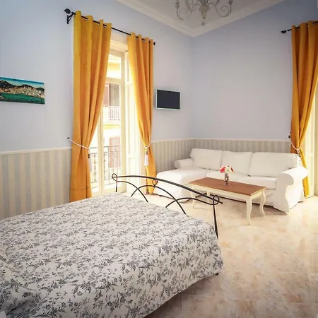 Central Bed & Breakfast Naples